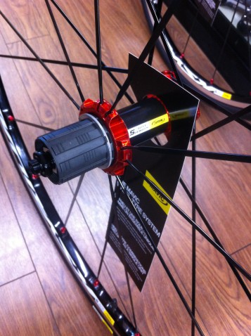 2015 MAVIC KSYRIUM ELITE S レッドモデル入荷しました。 - Climb